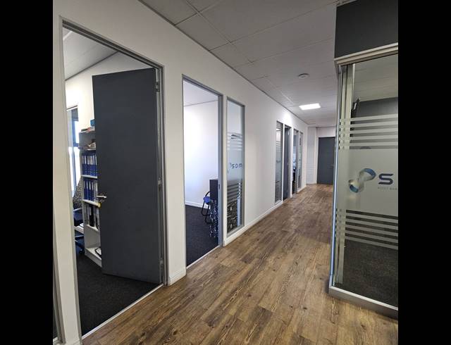 1,371M² BUILDING FOR SALE IN DIE HOEWES